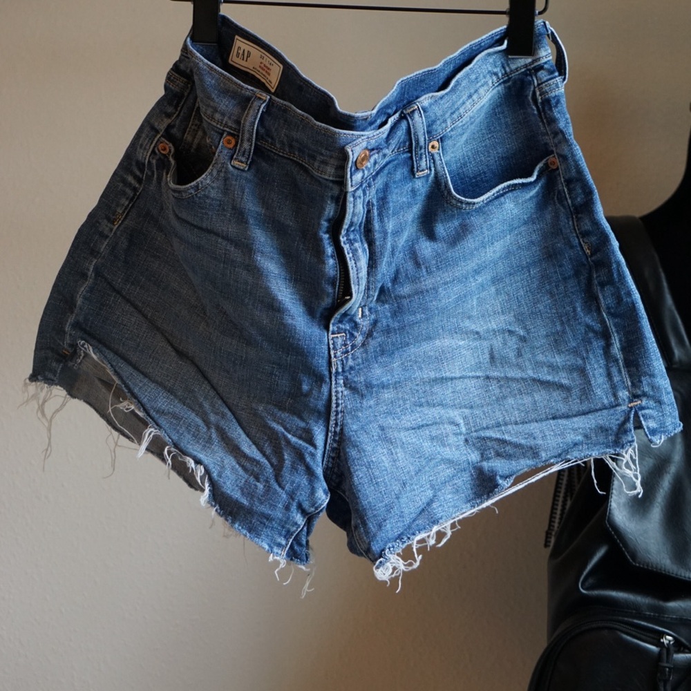 GAP Women's Frayed Hem Blue Jean Shorts